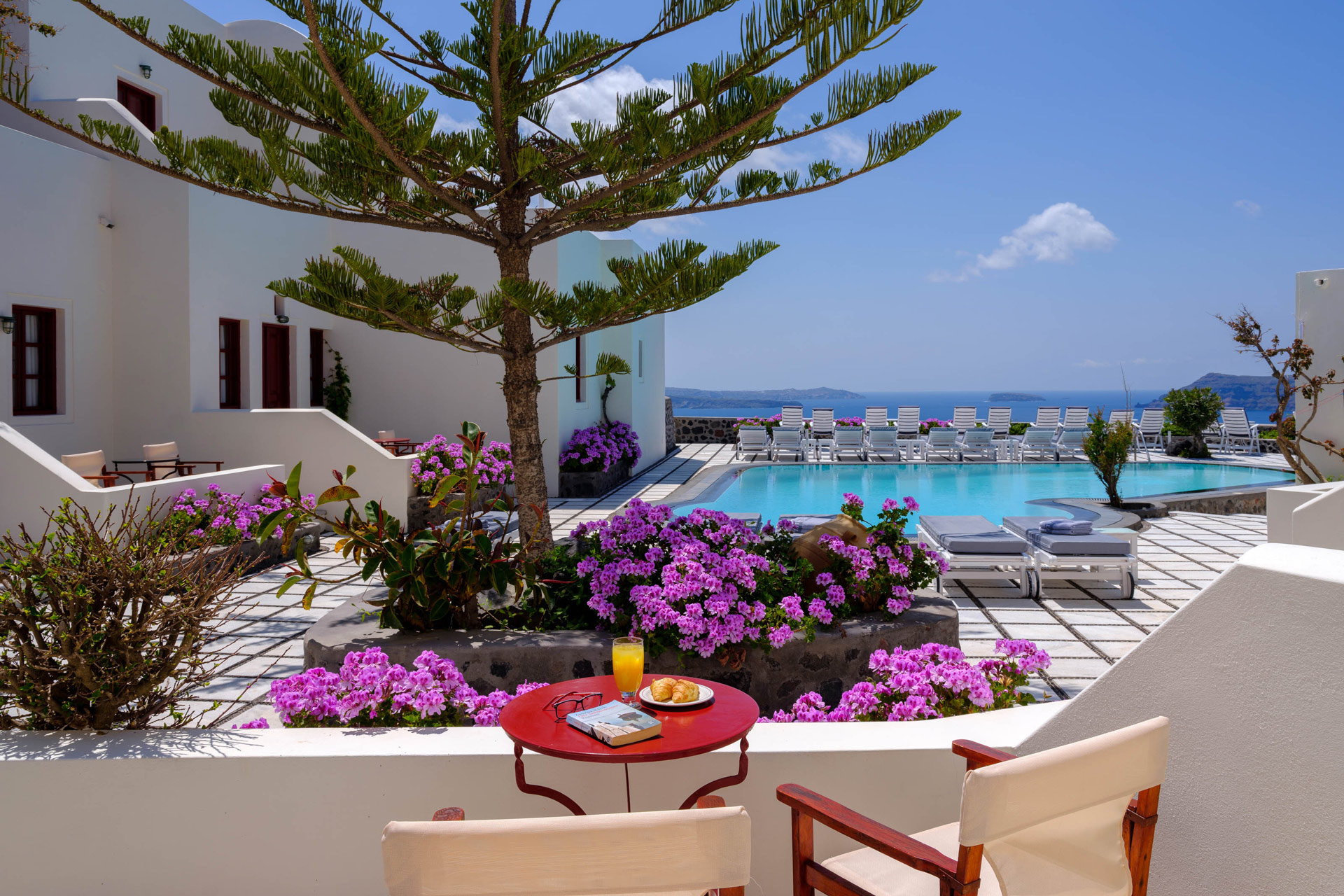 Two-bedroom Apartment with Pool View