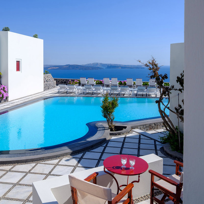 Two-bedroom Apartment with Pool View