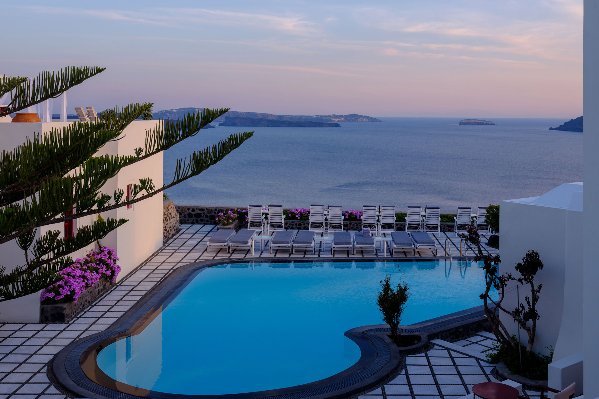 Nikos Villas - Oia, Santorini