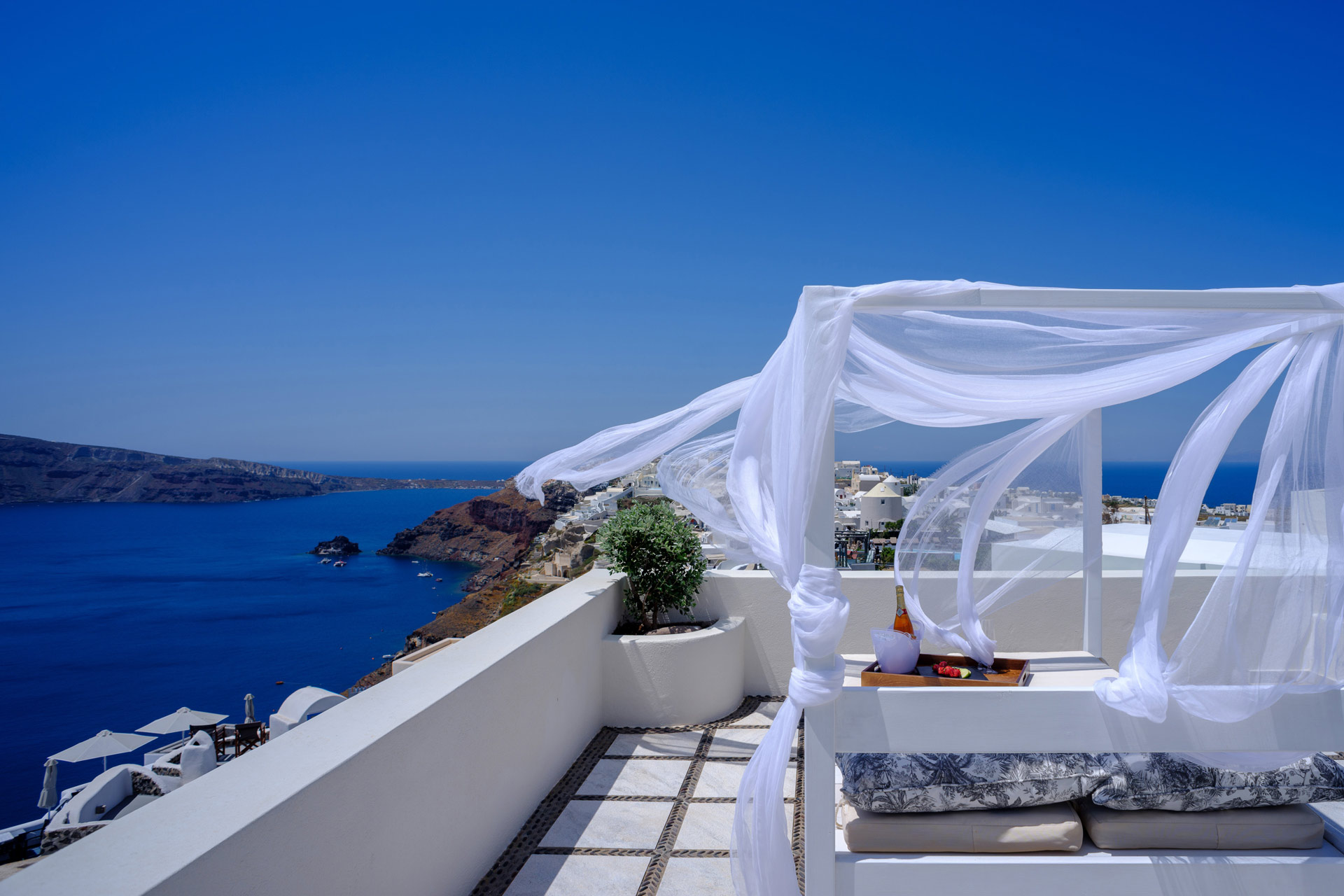 Nikos Villa - Oia, Santorini