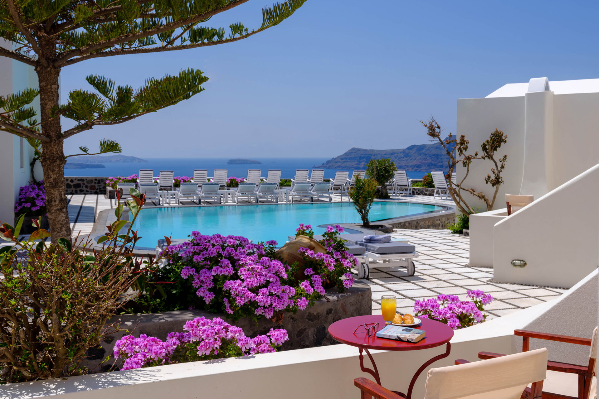 Two-bedroom Apartment with Pool View