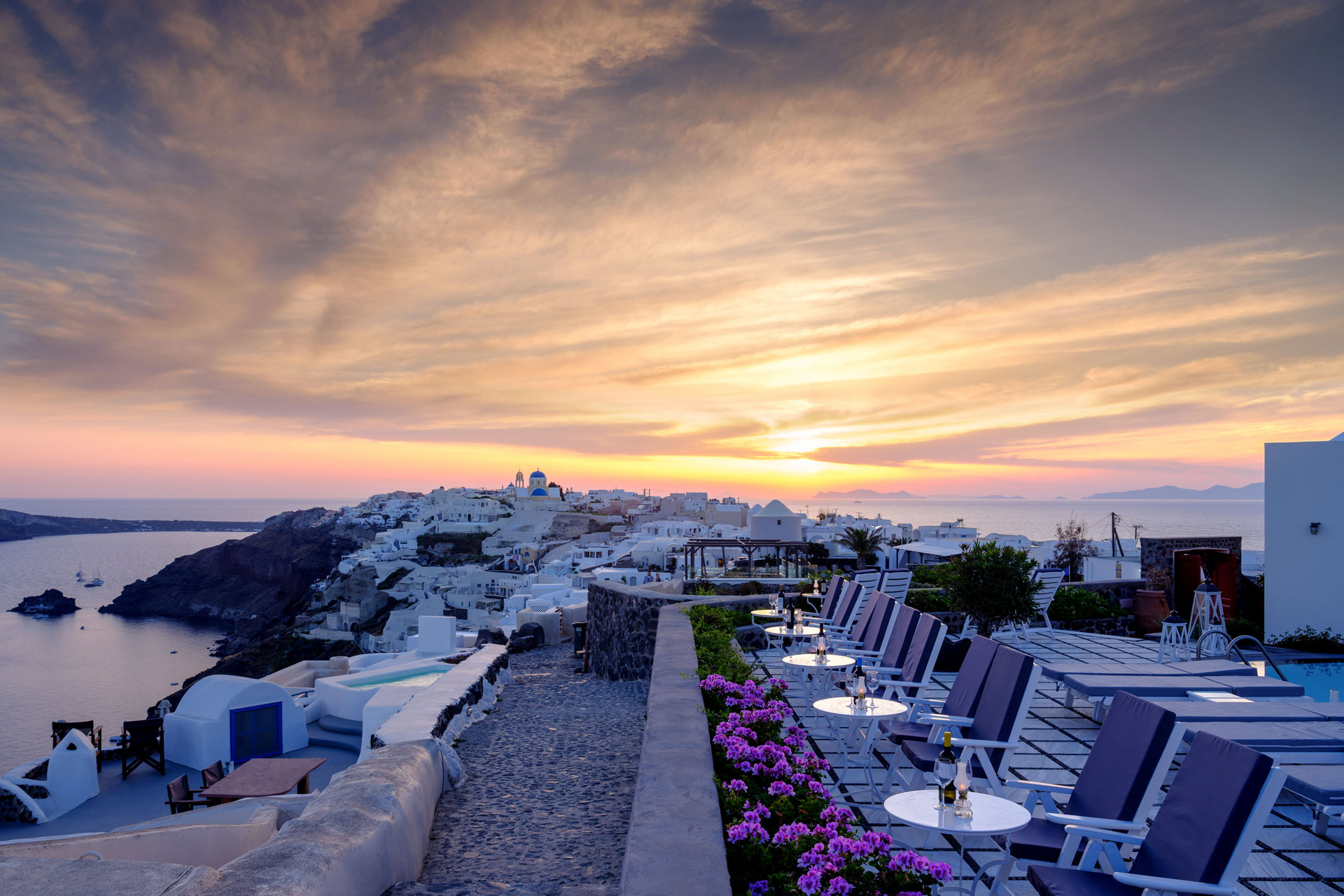 Nikos Villas - Oia, Santorini